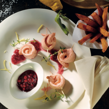 Bildmotiv für Pochierter Lachs mit CAMBOZOLA Mayonnaise und Süßkartoffel-Pommes