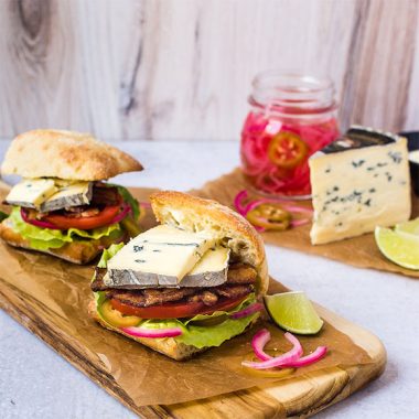 Bildmotiv für Ciabattabröd med CAMBOZOLA Black Label och bacon